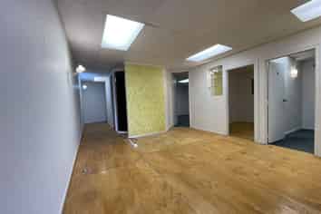 Handy retails/ office in Neighbourhood