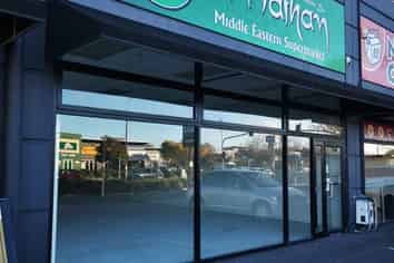 Retail with parking on Colombo