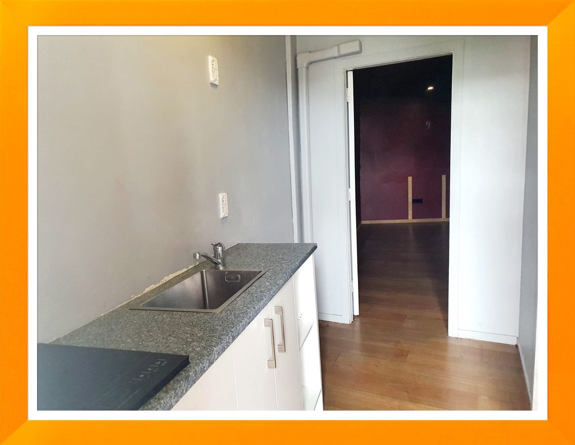 Office Retail Workshop with a Sound Proof Room