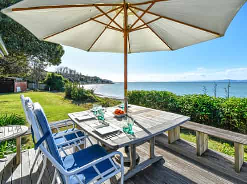 1820 East Coast Road, Whakatiwai
