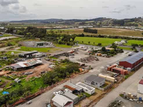 For Lease - Helensville - Large Yard Sections