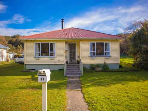 44 Oxford Street, Taylorville