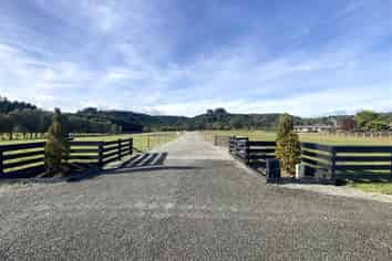  249 Coulson Road, Paroa