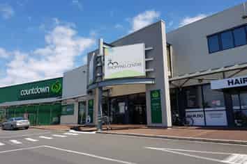 Road frontage exposure at Meadowbank Mall