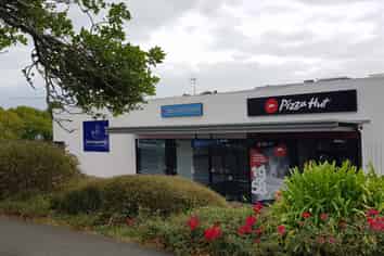 Road frontage exposure at Meadowbank Mall