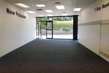 Road frontage exposure at Meadowbank Mall