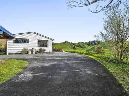 1609 East Road, Douglas