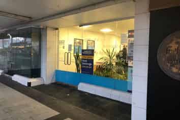 PRIME RETAIL UNIT FOR LEASE IN BIRKENHEAD
