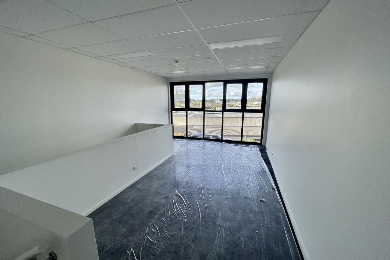 Immaculate 200sqm industrial - Aanzicht 5