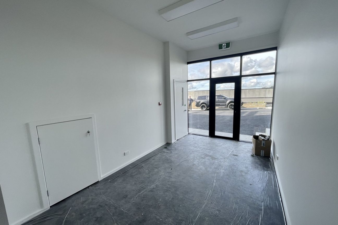 Immaculate 200sqm industrial - Aanzicht 6