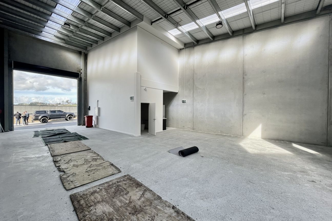 Immaculate 200sqm industrial - Aanzicht 4