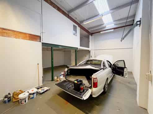 Entry Level Industrial, This Will Go Fast! 143m²