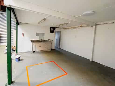 Entry Level Industrial, This Will Go Fast! 143m²