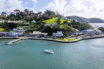 Gloss in Mangonui Village