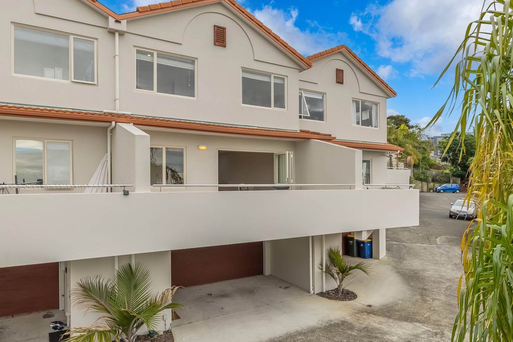 Sold 2/48A Exmouth Road, Northcote realestate.co.nz