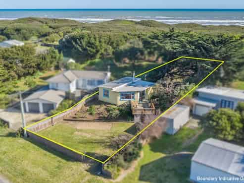 24 Hunia Terrace, Himatangi Beach