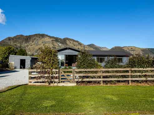 416 Glenview Road, Motupipi