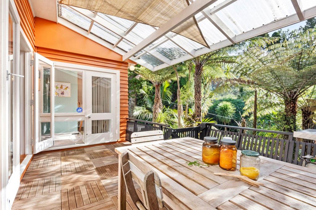 Sold 73 Waima Crescent, Titirangi realestate.co.nz