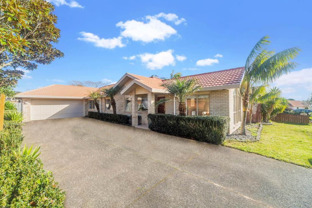 Sold 13 Newinn Crescent, East Tamaki Heights realestate.co.nz