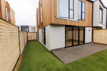 18/10 Trieste Way, Paraparaumu