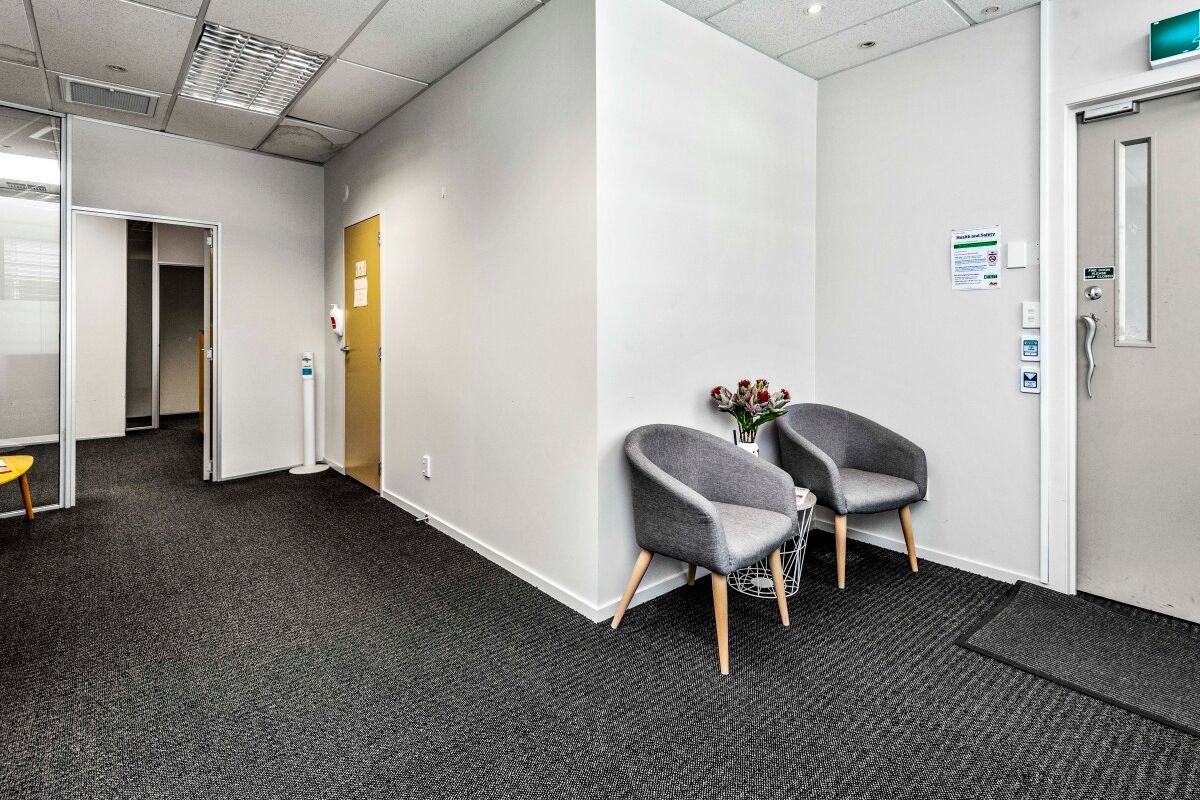 270 sqm Modern Office - Więcej