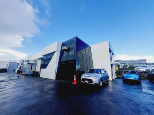 214sqm Road Front Warehouse!
