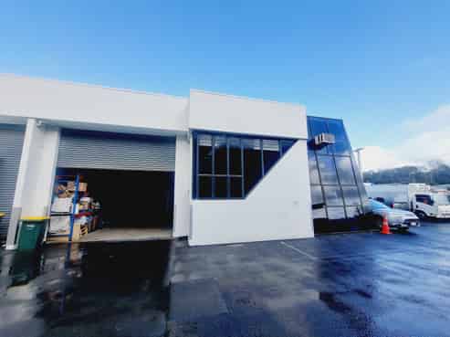214sqm Road Front Warehouse!