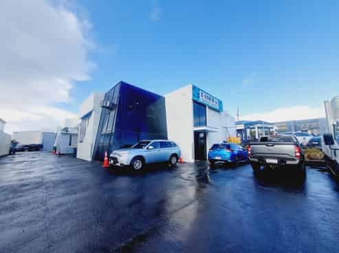214sqm Road Front Warehouse!