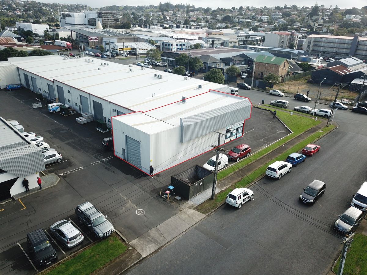 Versatile showroom & warehouse – Onehunga