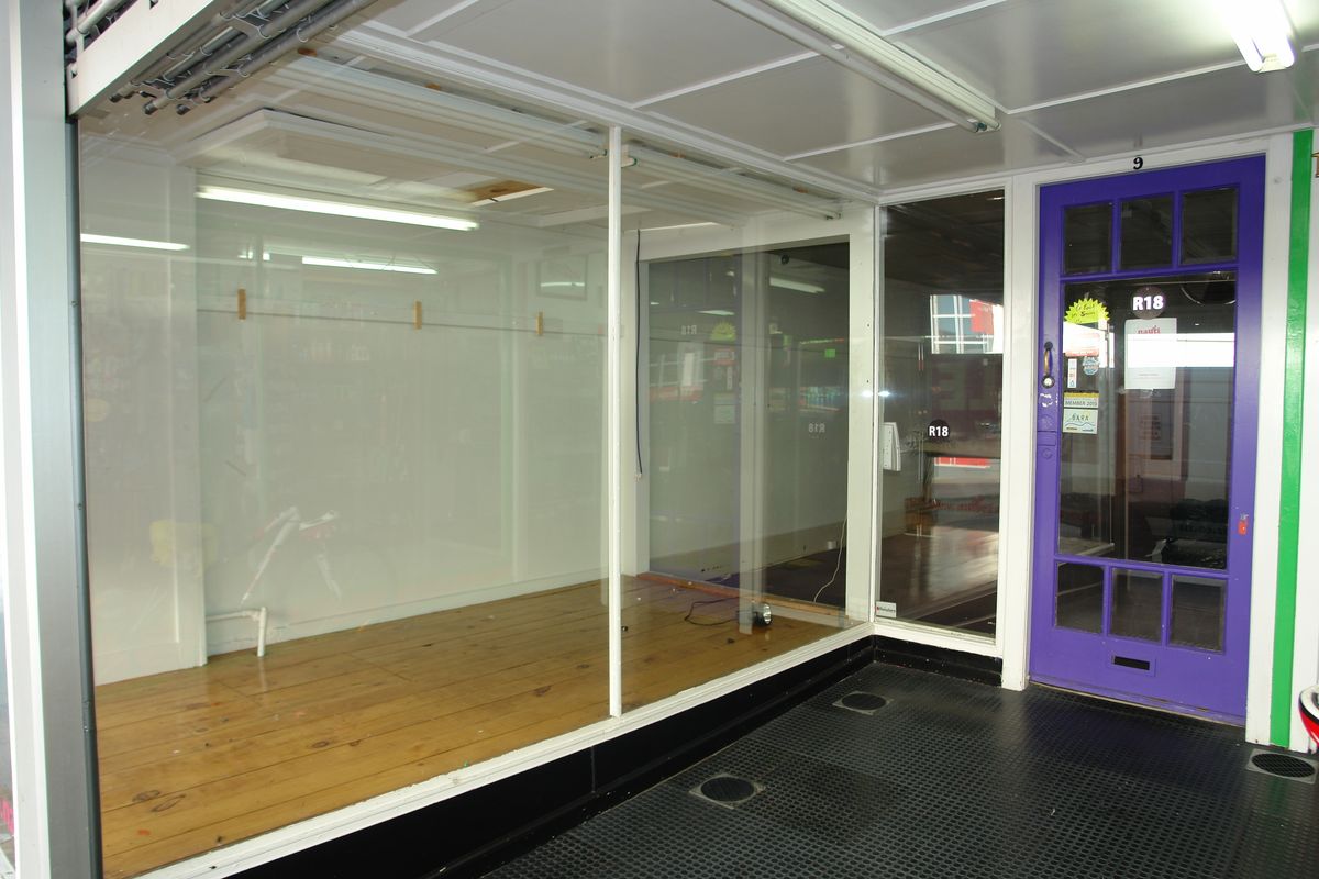 Prime Retail On The Hill For Lease - Ansicht 3