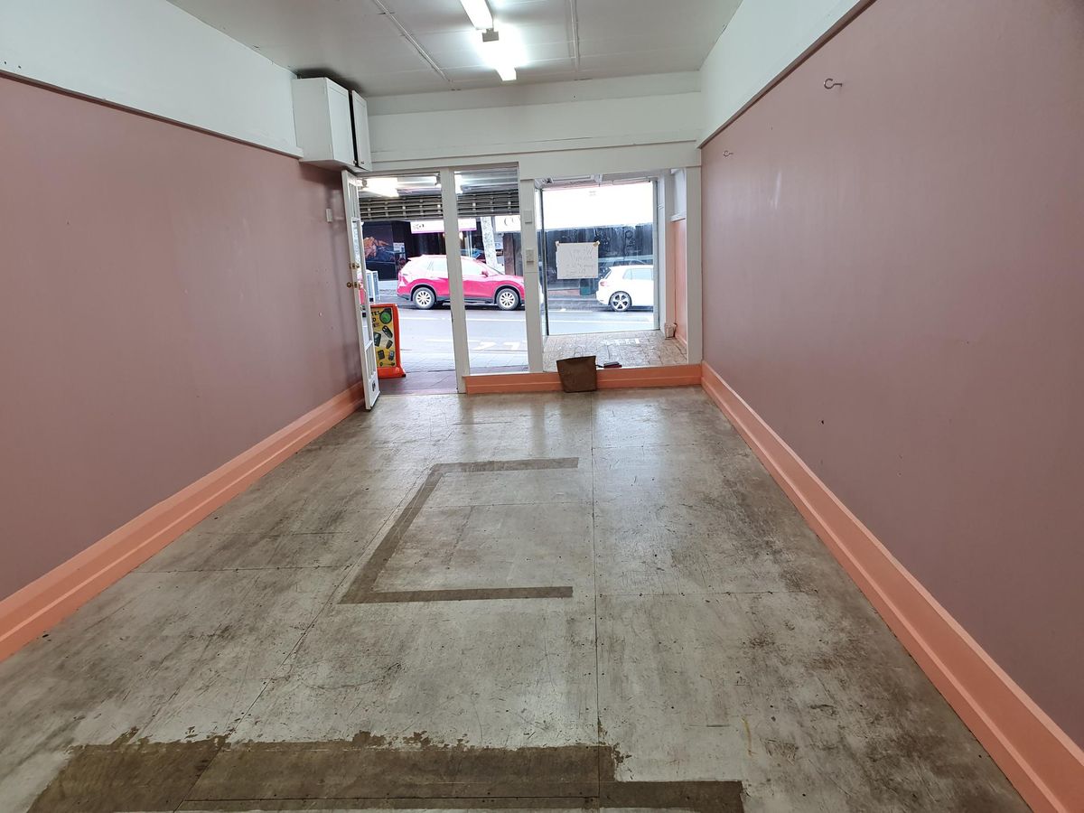 Prime Retail On The Hill For Lease - Mehr