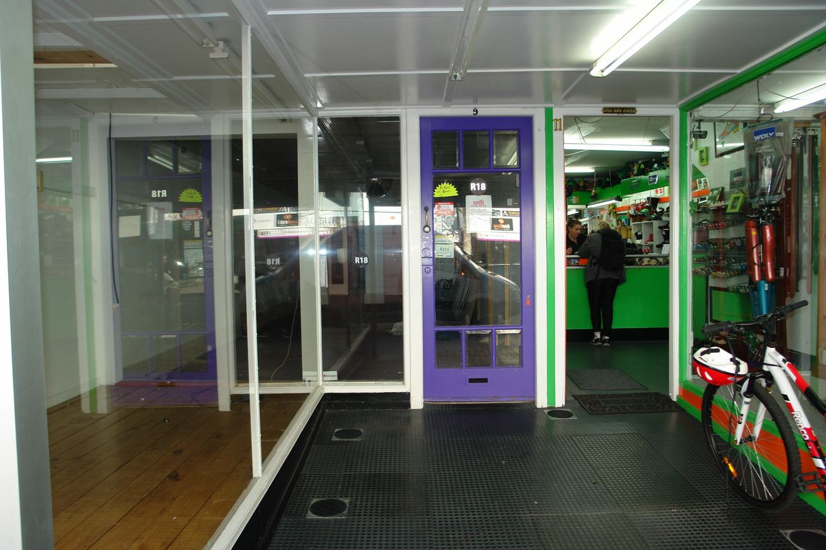 Prime Retail On The Hill For Lease - Ansicht 4