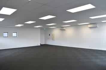 Refurbished & Spacious Office in Silverdale