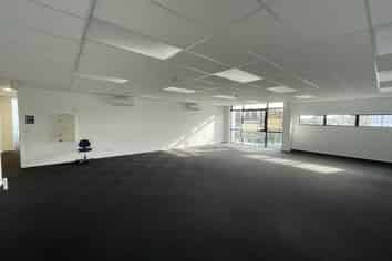 Refurbished & Spacious Office in Silverdale