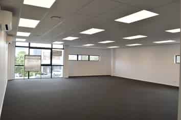 Refurbished & Spacious Office in Silverdale