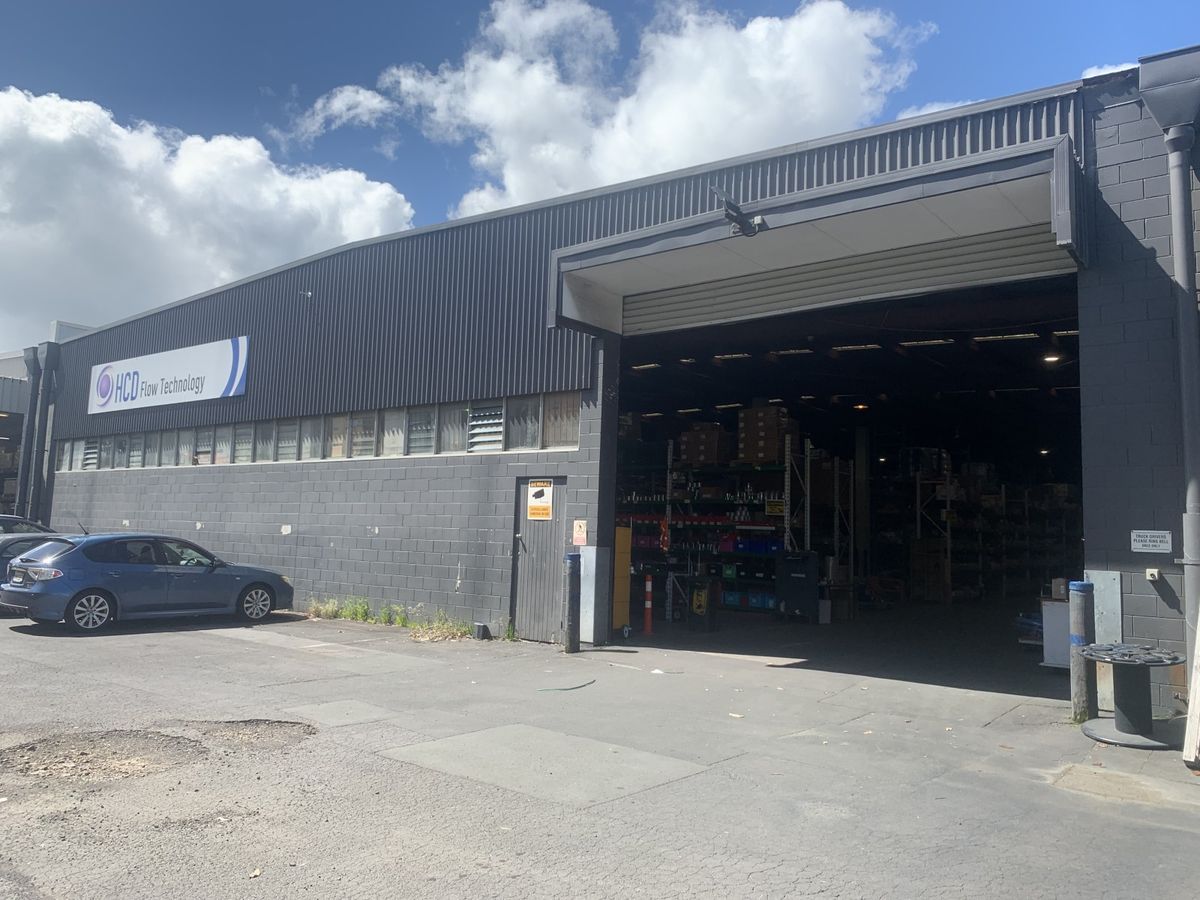 1403 m² Warehouse | 295 m² Showroom | 108 m² Office