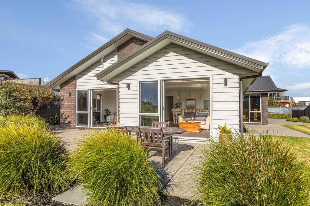 Sold 15B Goble Road, Clarks Beach realestate.co.nz