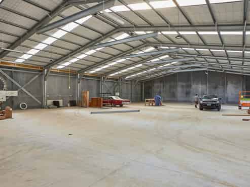 Versatile warehouse and yard