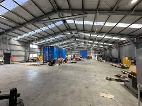 Versatile warehouse and yard