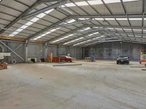 Versatile warehouse and yard