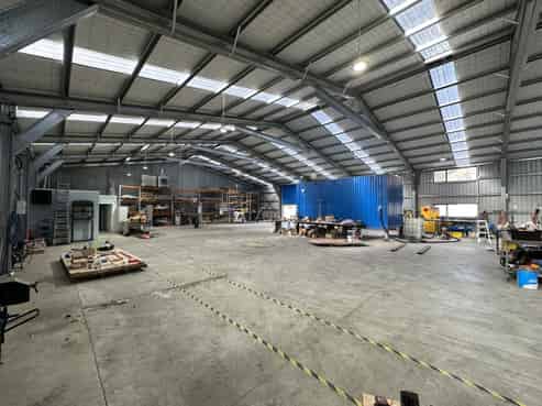 Versatile warehouse and yard