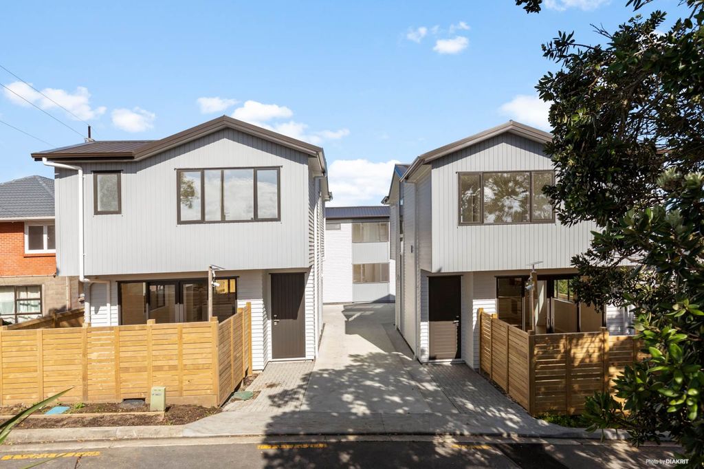 Property value 423 Glenfield Road, Glenfield realestate.co.nz