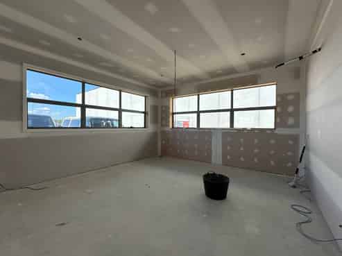 Corner High Profile Showroom & Warehouse
