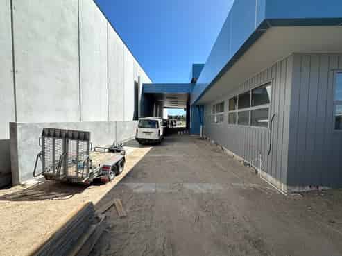 Corner High Profile Showroom & Warehouse