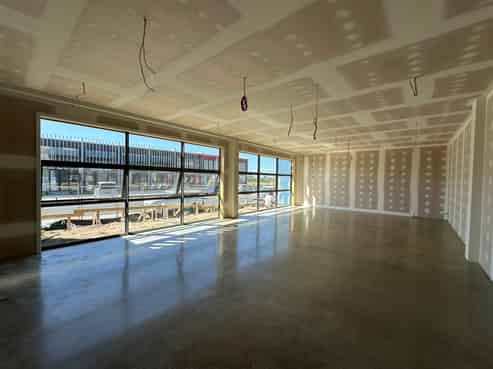 Corner High Profile Showroom & Warehouse