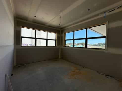 Corner High Profile Showroom & Warehouse