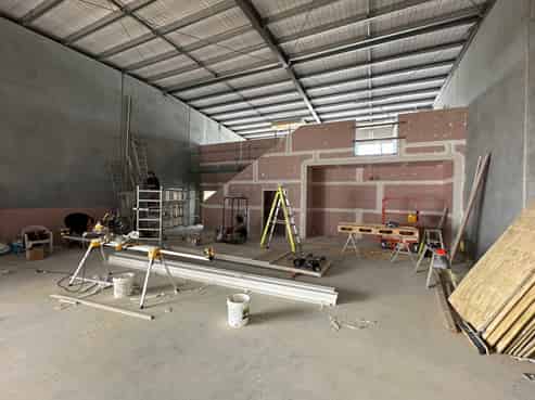 Corner High Profile Showroom & Warehouse