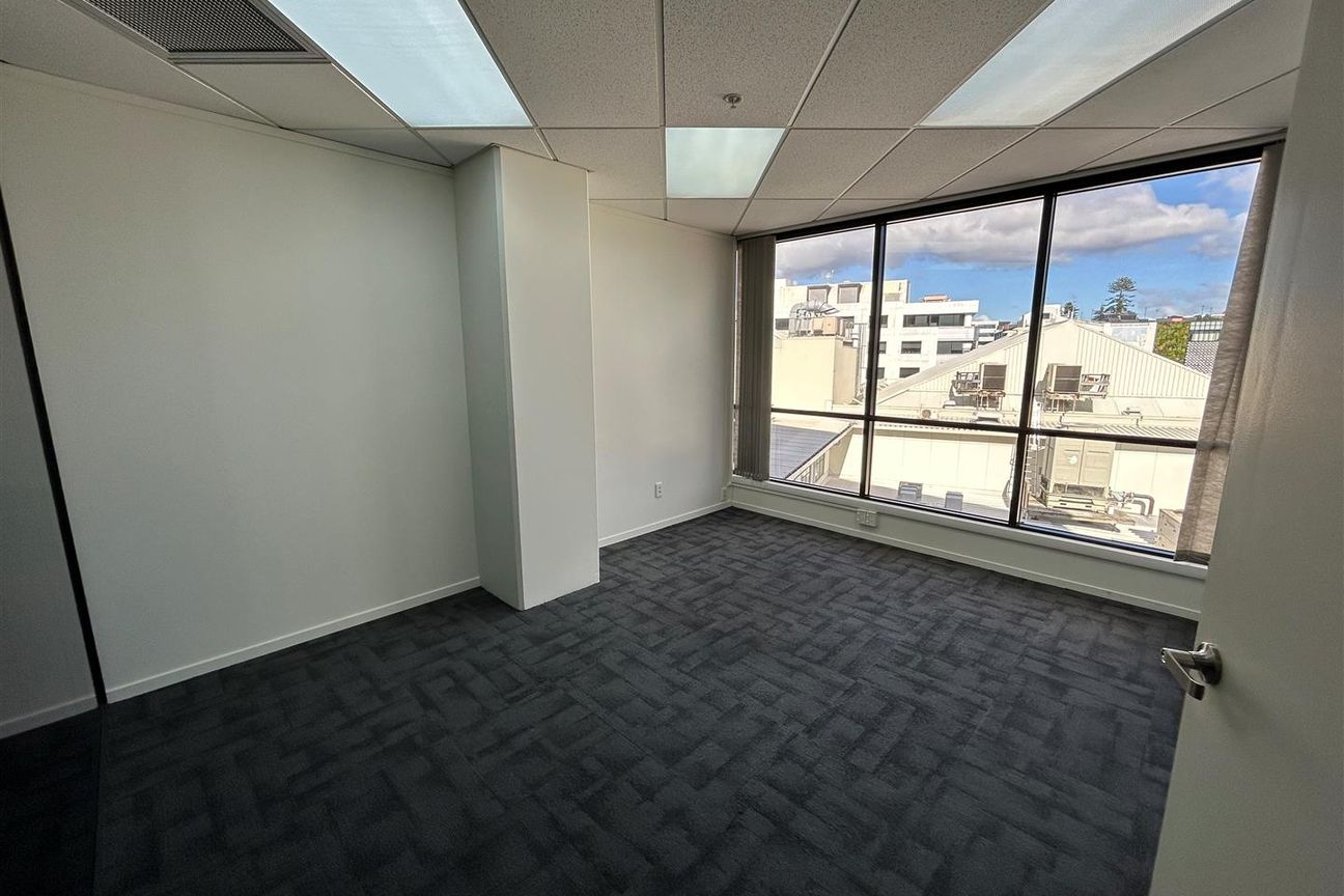 Savills - Functional Office Space - Fler