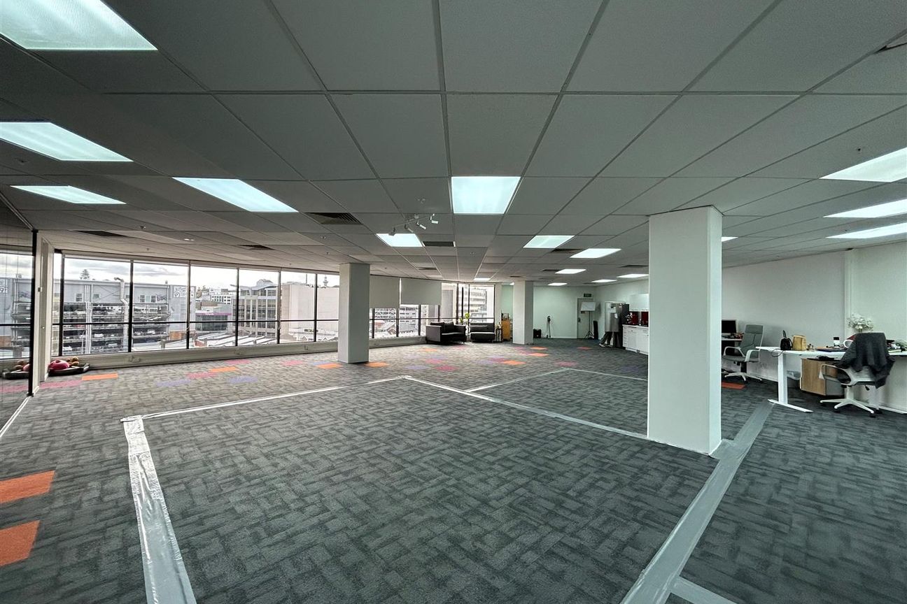 Savills - Functional Office Space - Bild 2