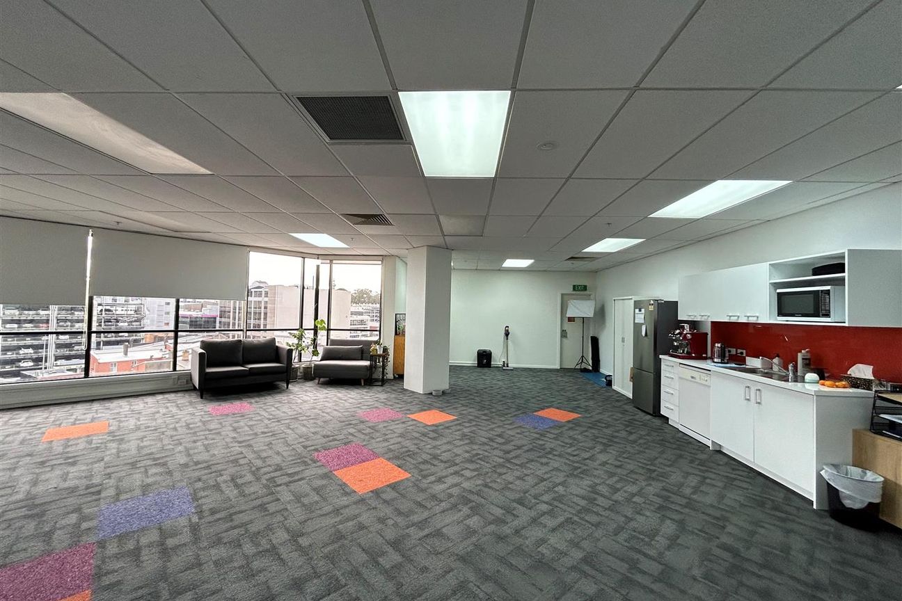 Savills - Functional Office Space - Bild 4